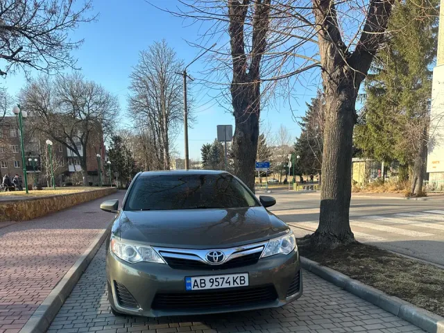 Toyota Camry - фото 2