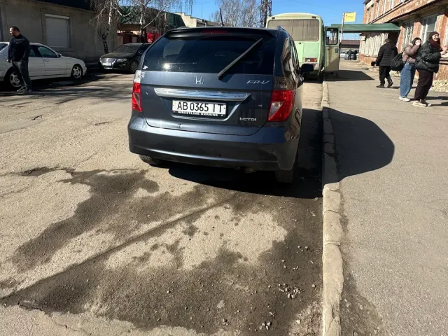 Honda FR-V - фото 3