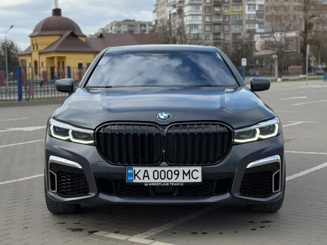 BMW 7 серії - фото 1