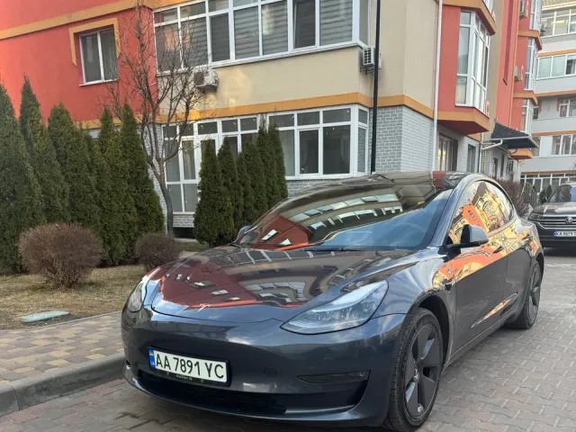 Tesla Model 3 - фото 1