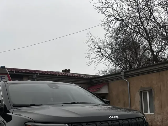 Jeep Compass - фото 1