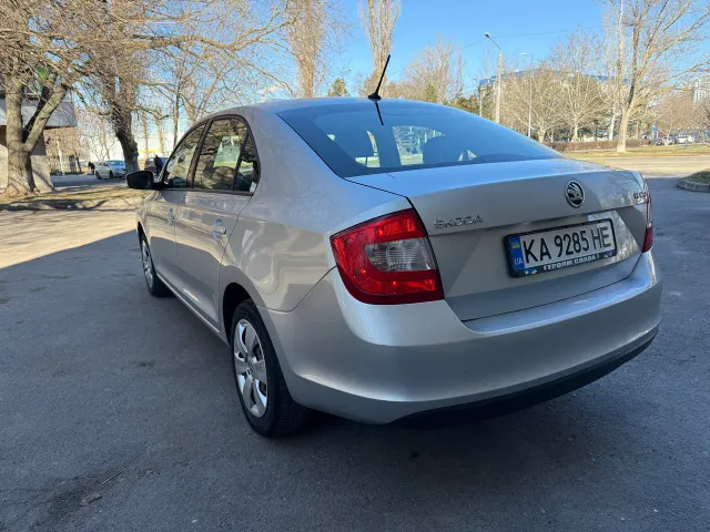 Skoda Rapid - фото 4