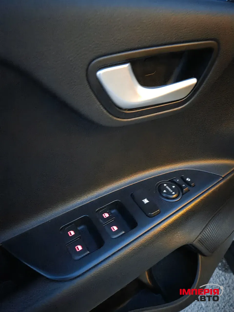 Kia Stonic - фото 12