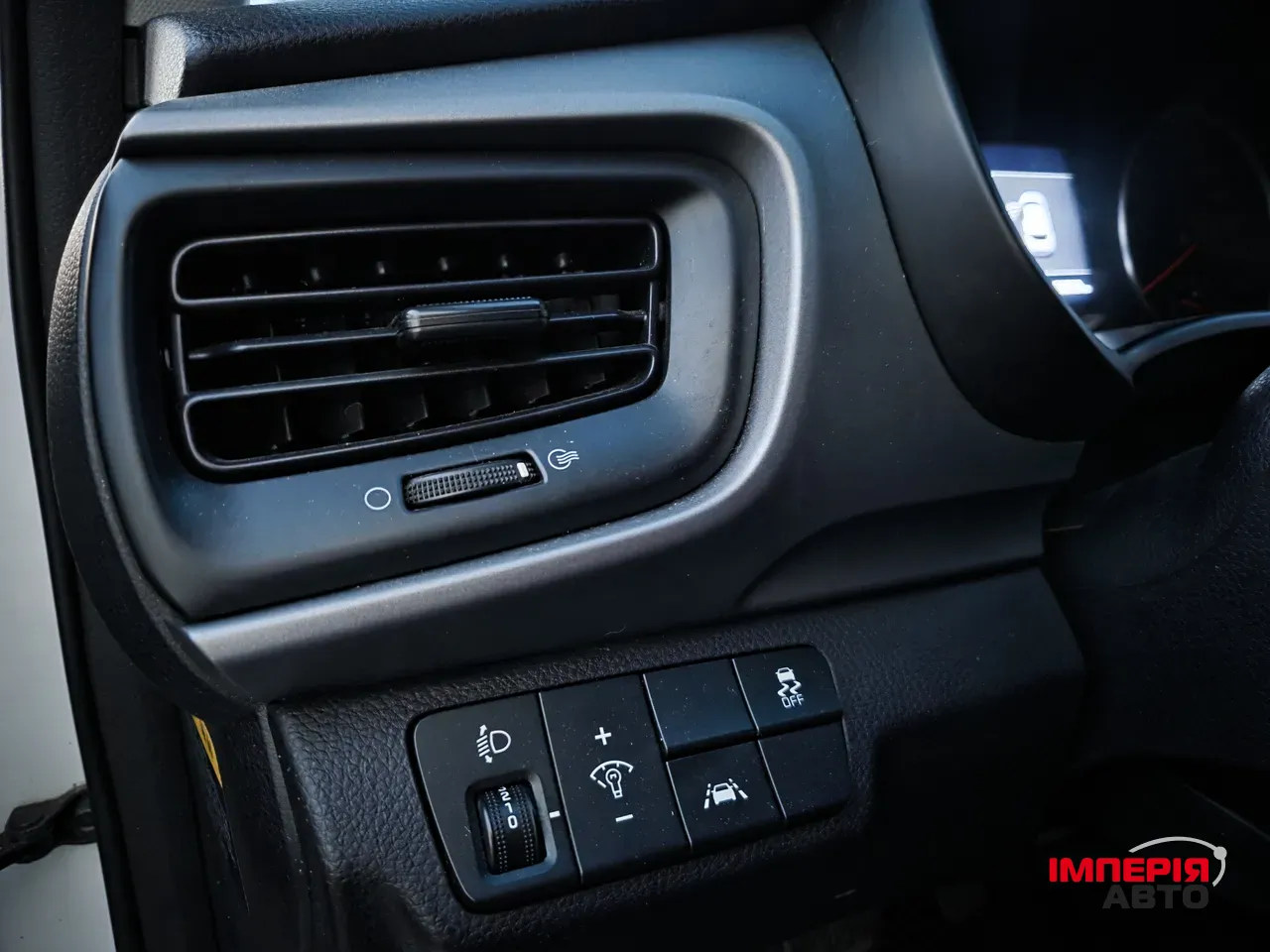 Kia Stonic - фото 16