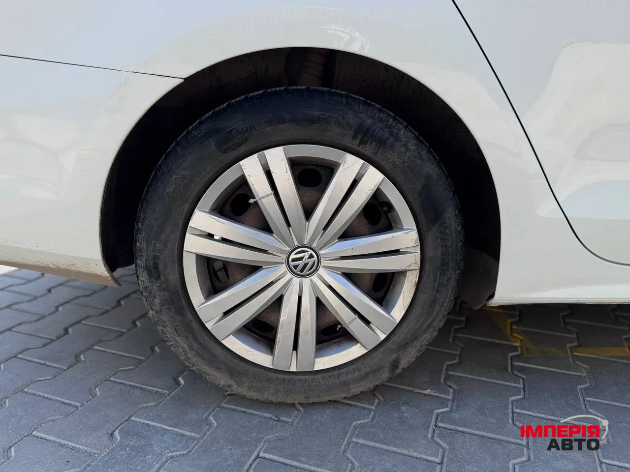 Volkswagen Jetta - фото 4