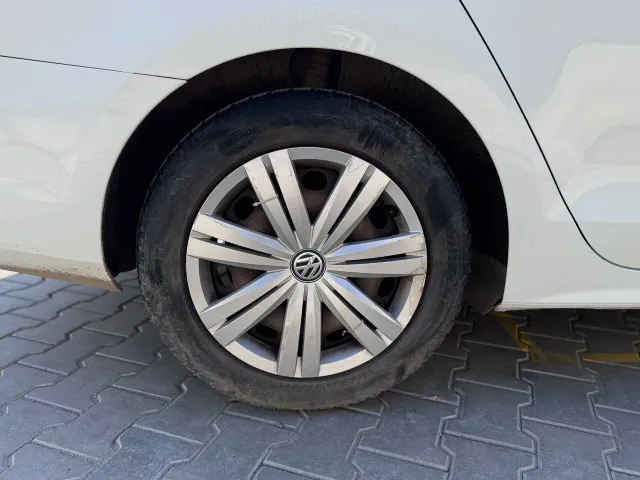 Volkswagen Jetta - фото 4