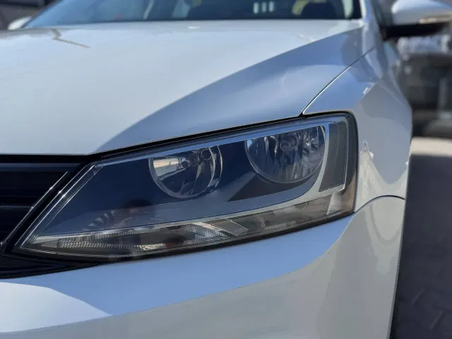 Volkswagen Jetta - фото 3