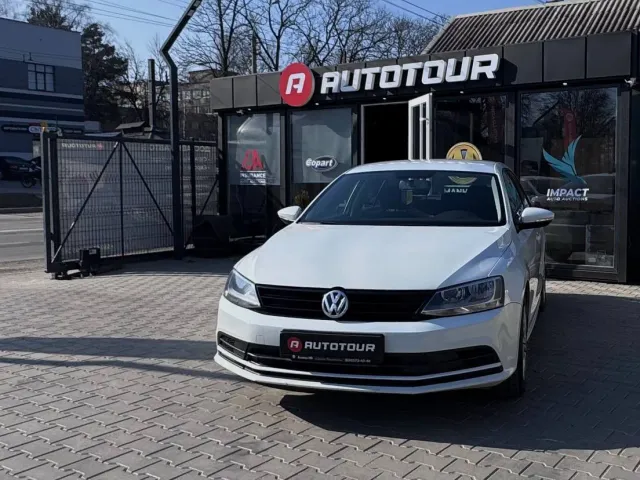 Volkswagen Jetta - фото 1