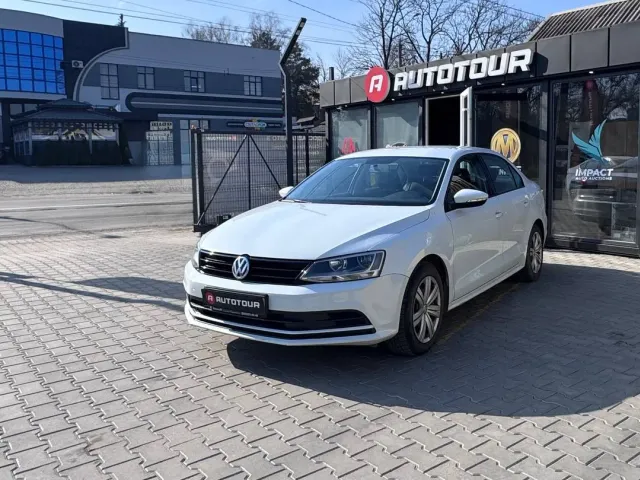 Volkswagen Jetta - фото 2