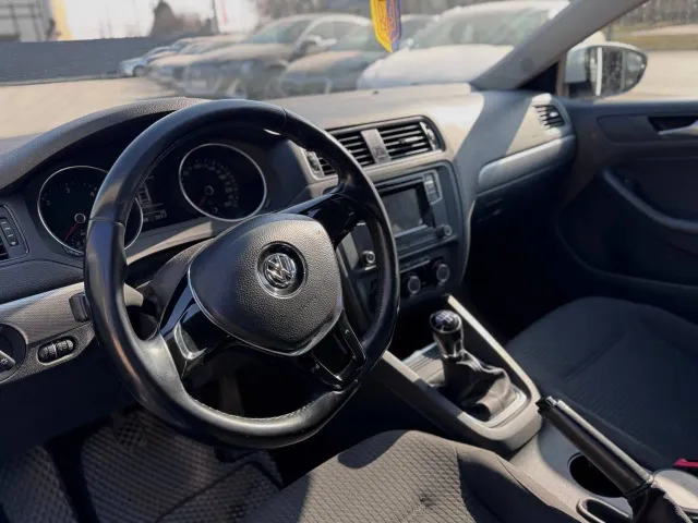 Volkswagen Jetta - фото 5