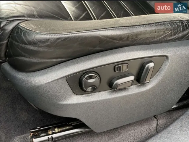 Volkswagen Touareg - фото 3