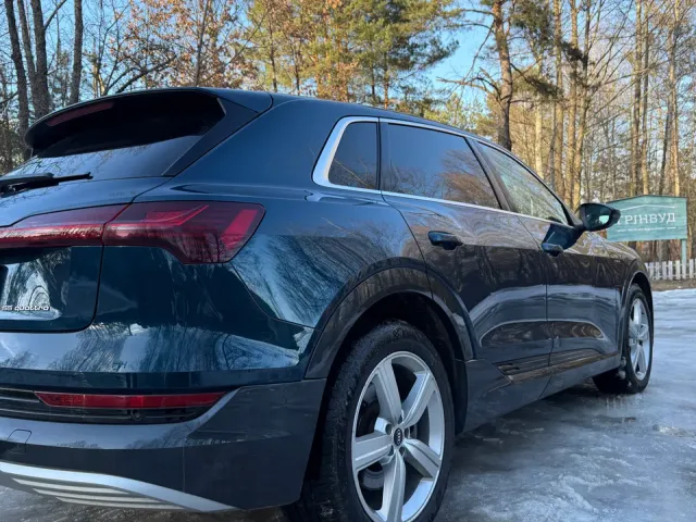 Audi e-tron - фото 4