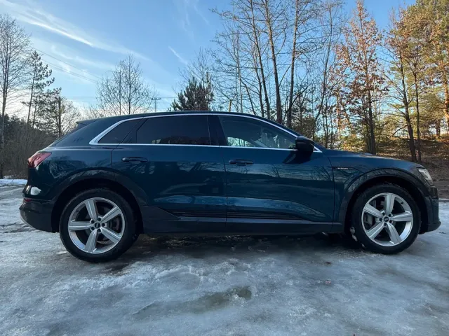 Audi e-tron - фото 3