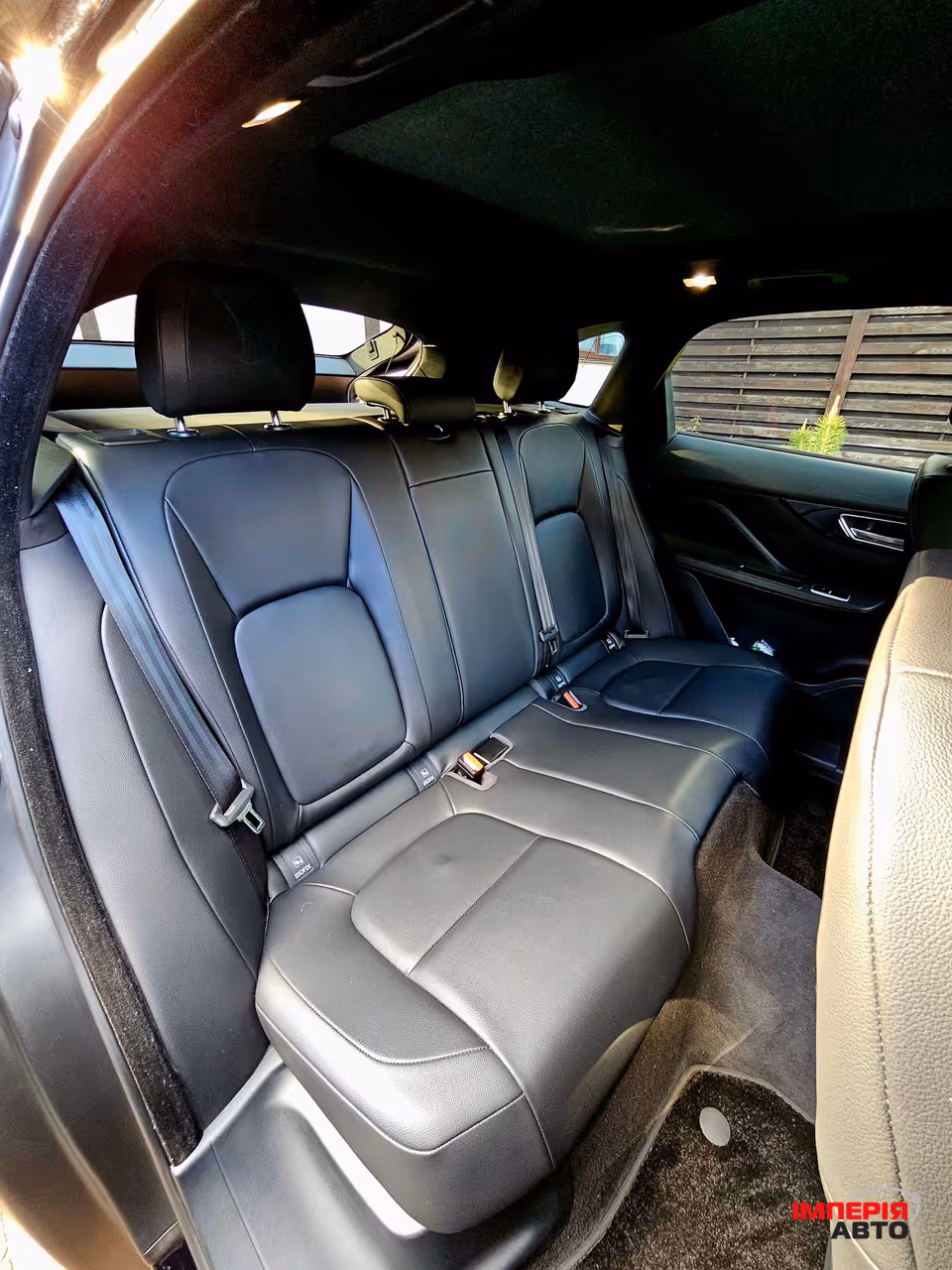 Jaguar F-Pace - фото 18