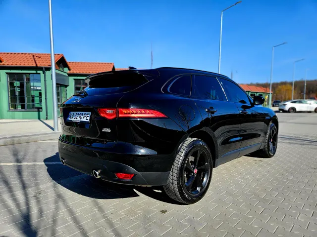 Jaguar F-Pace - фото 4