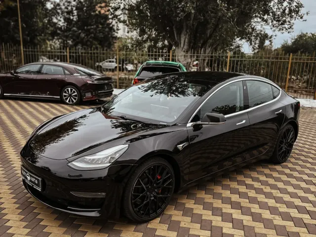 Tesla Model 3 - фото 2