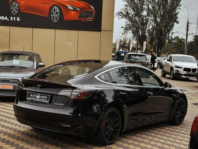 Tesla Model 3 - фото 5