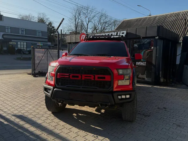 Ford F-150 - фото 1