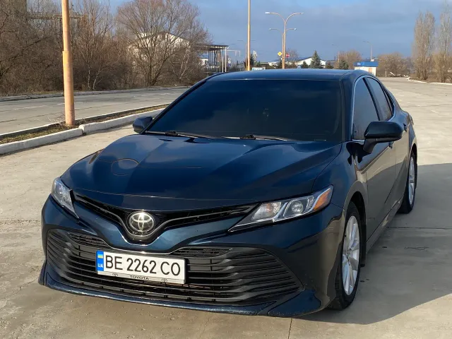 Toyota Camry - фото 2