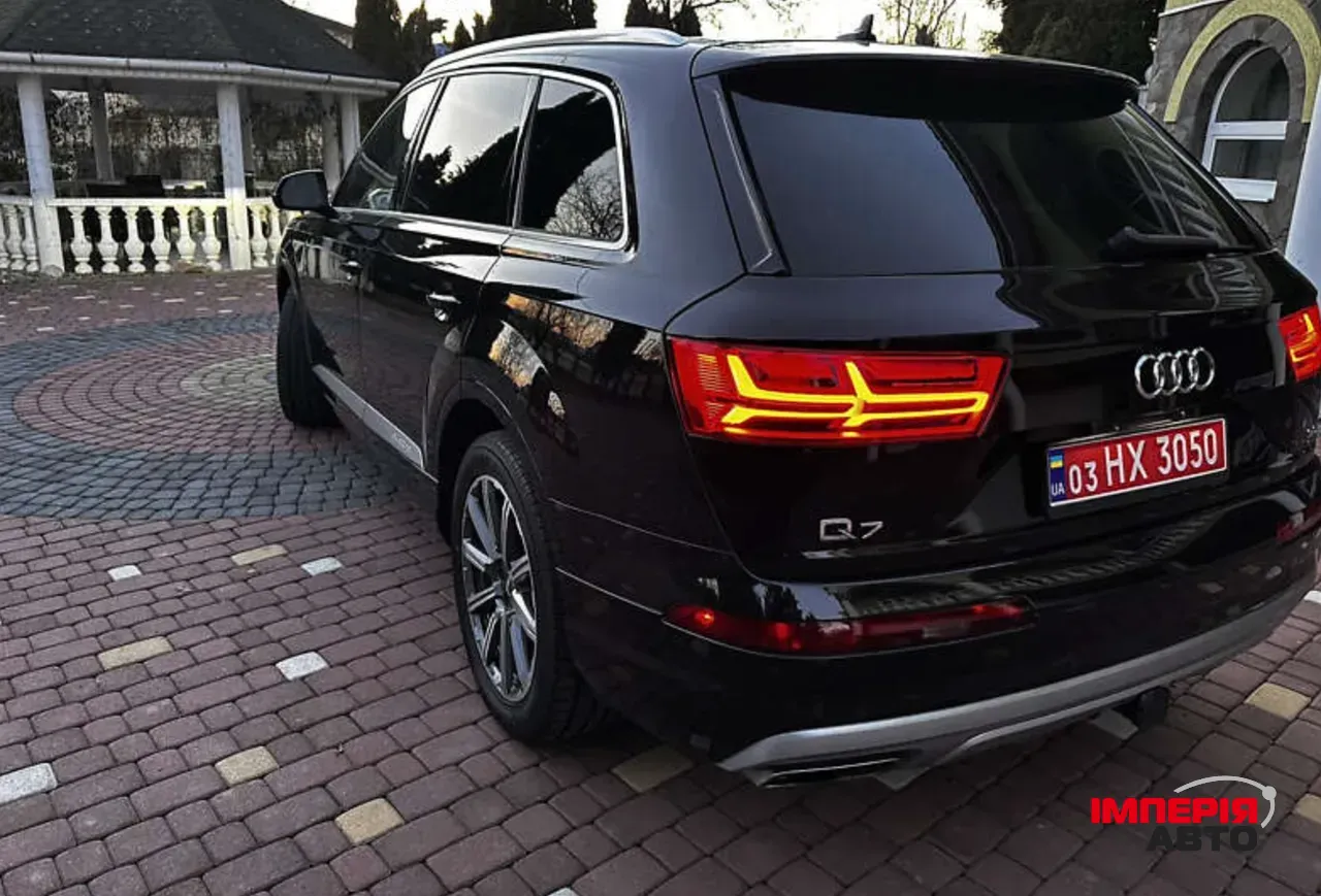 Audi Q7 - фото 10
