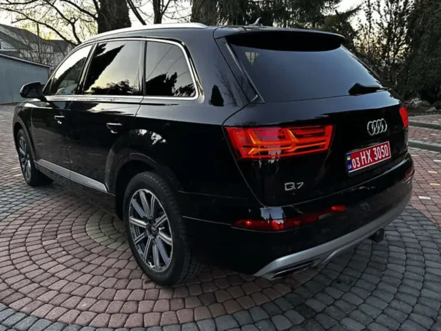 Audi Q7 - фото 4