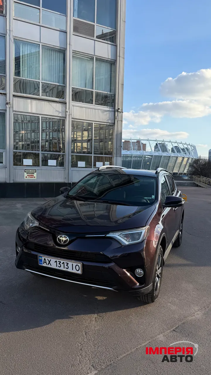 Toyota RAV4 - фото 1