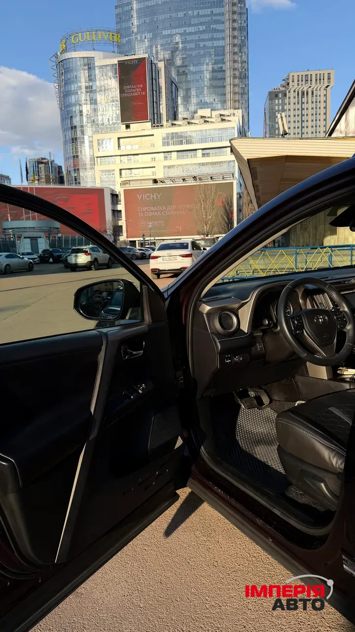 Toyota RAV4 - фото 9