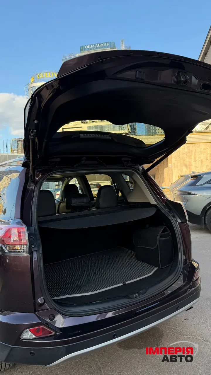 Toyota RAV4 - фото 7