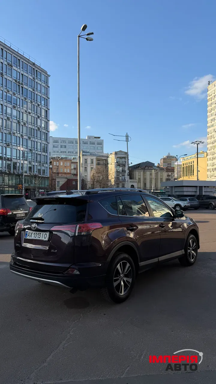 Toyota RAV4 - фото 3
