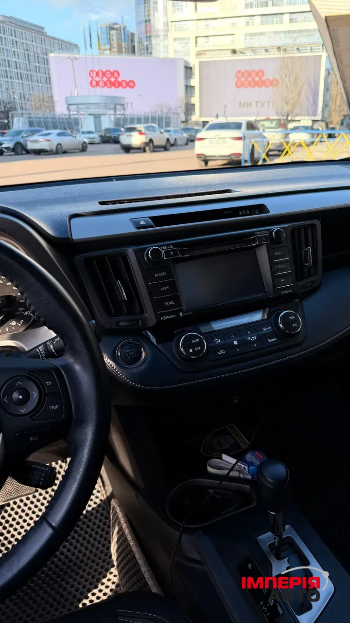 Toyota RAV4 - фото 12