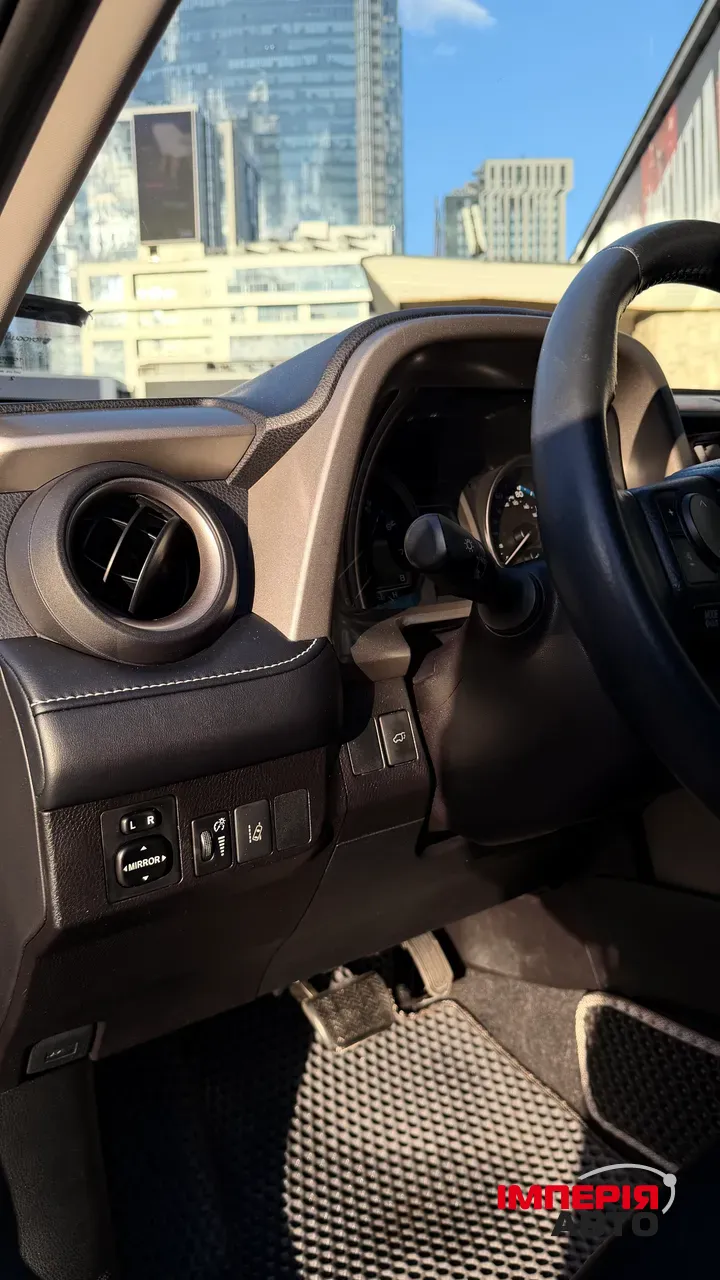 Toyota RAV4 - фото 10