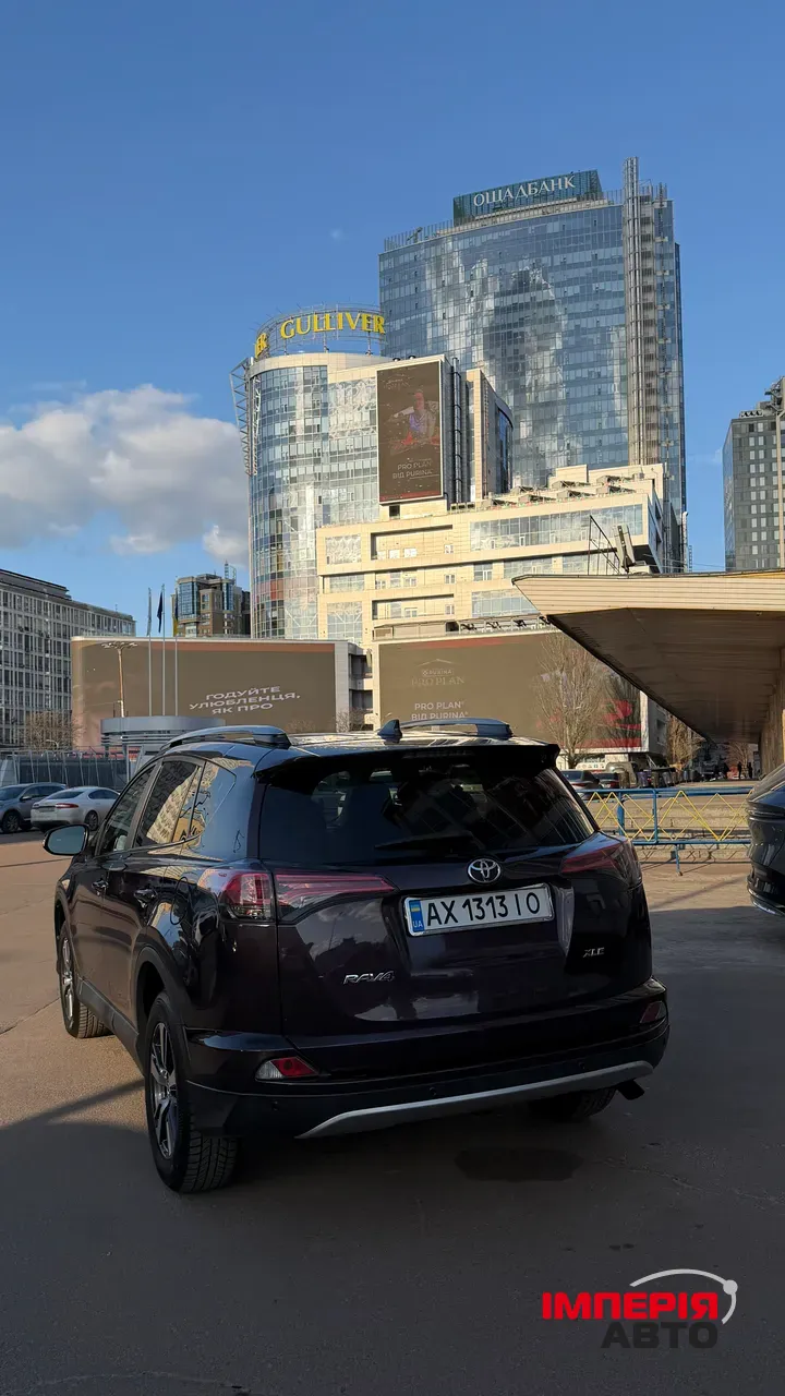 Toyota RAV4 - фото 4