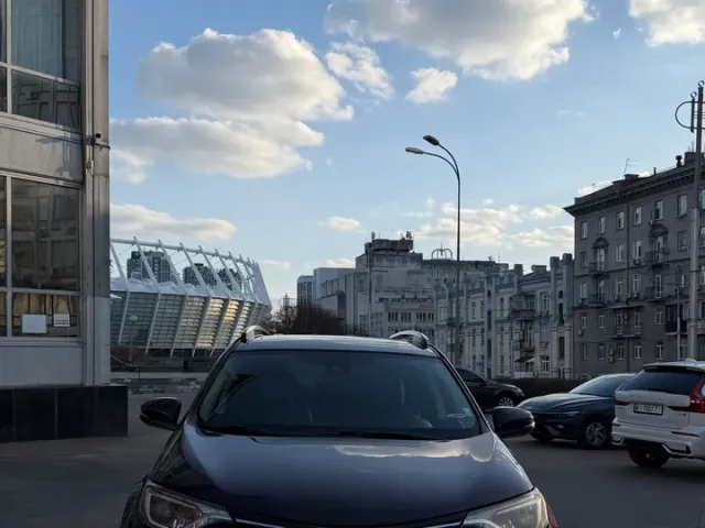 Toyota RAV4 - фото 2