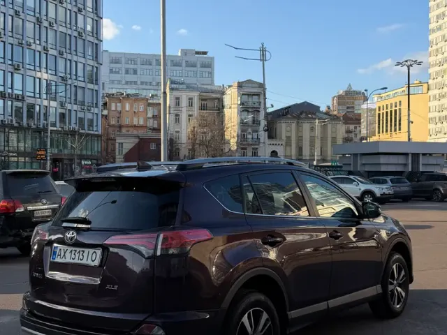 Toyota RAV4 - фото 3