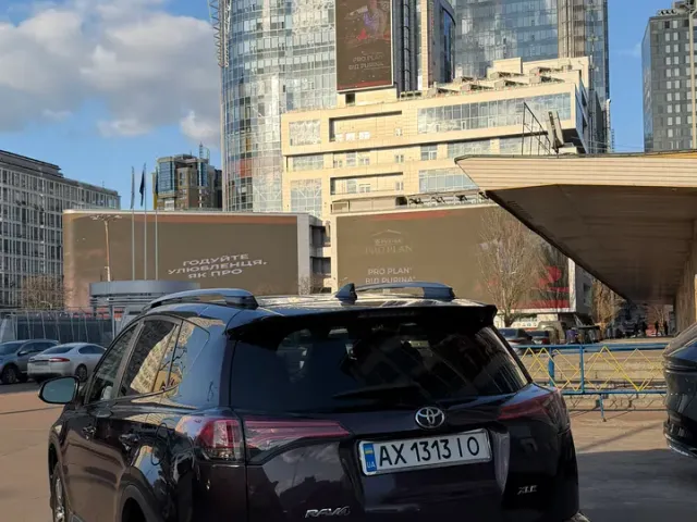 Toyota RAV4 - фото 4