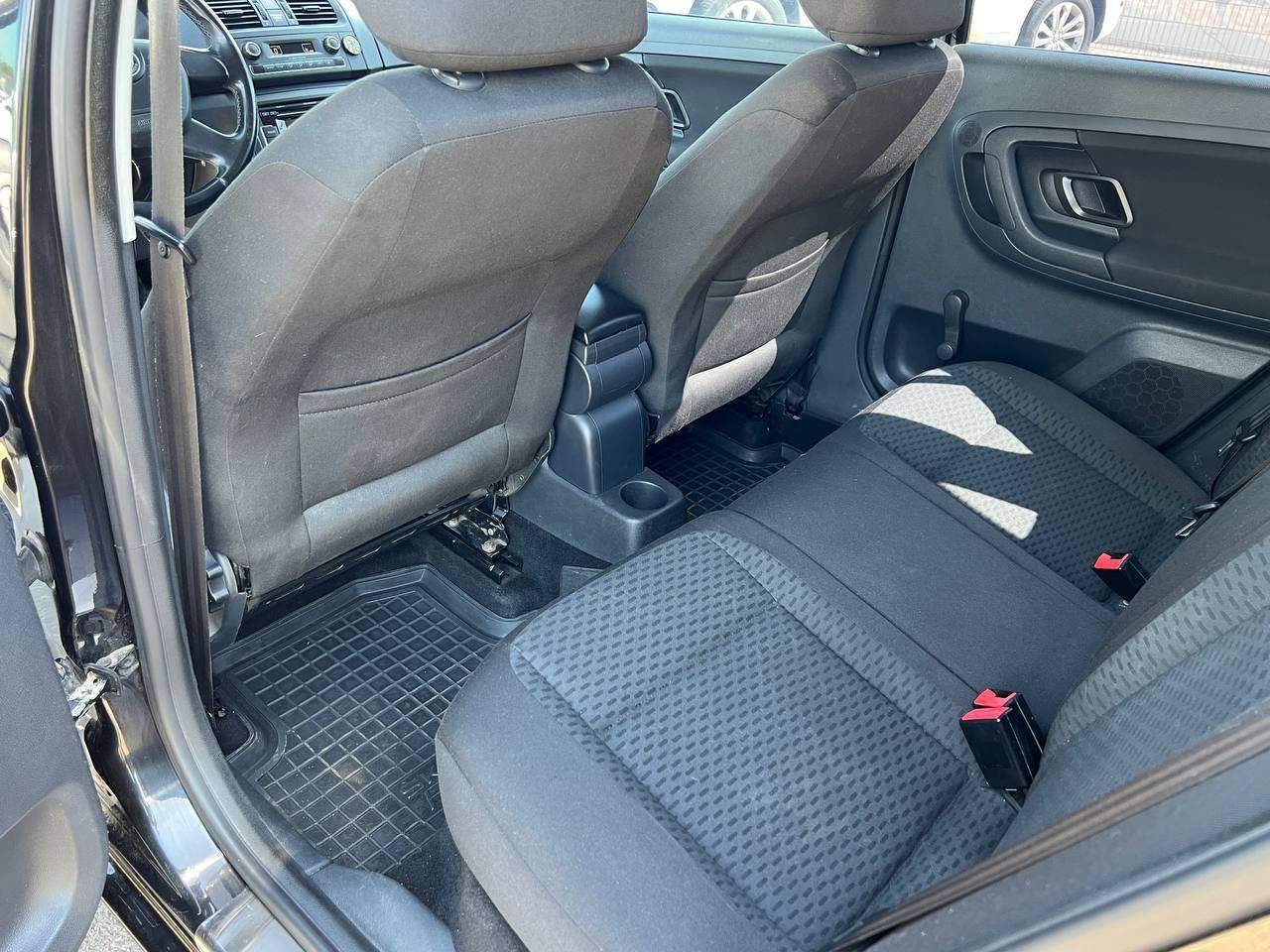 Skoda Fabia - фото 12