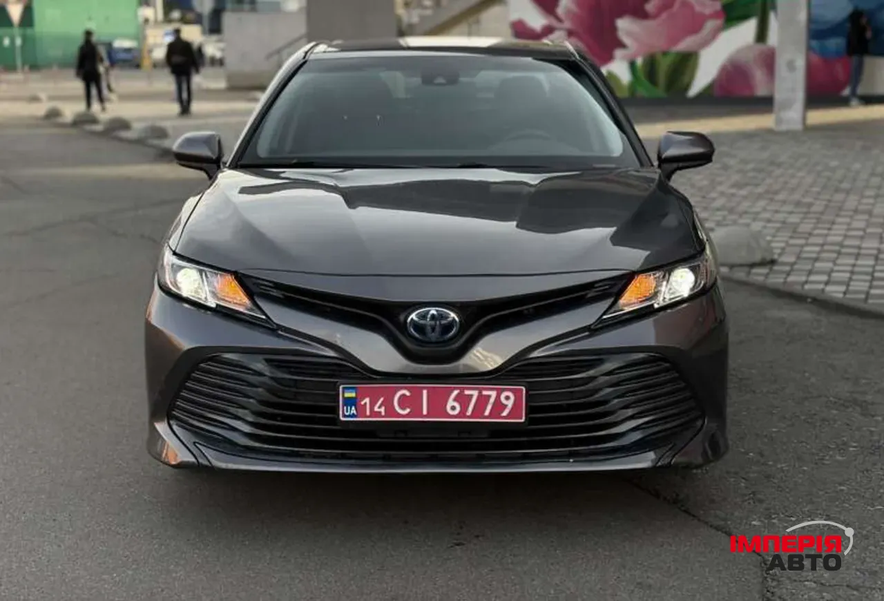 Toyota Camry - фото 2
