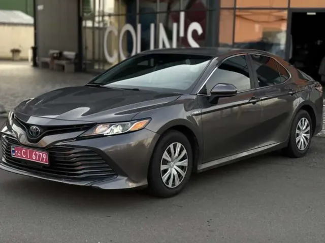 Toyota Camry - фото 3