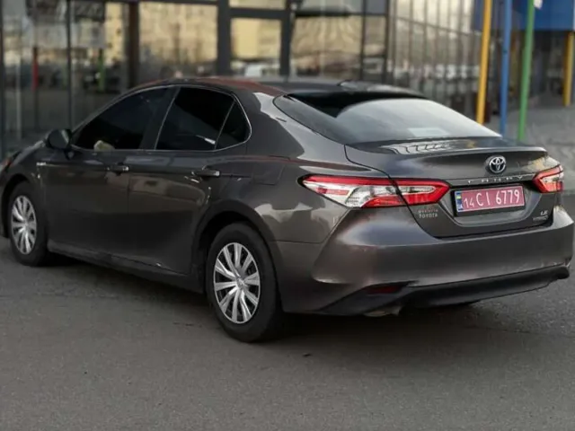 Toyota Camry - фото 4