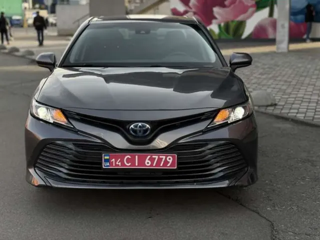 Toyota Camry - фото 2