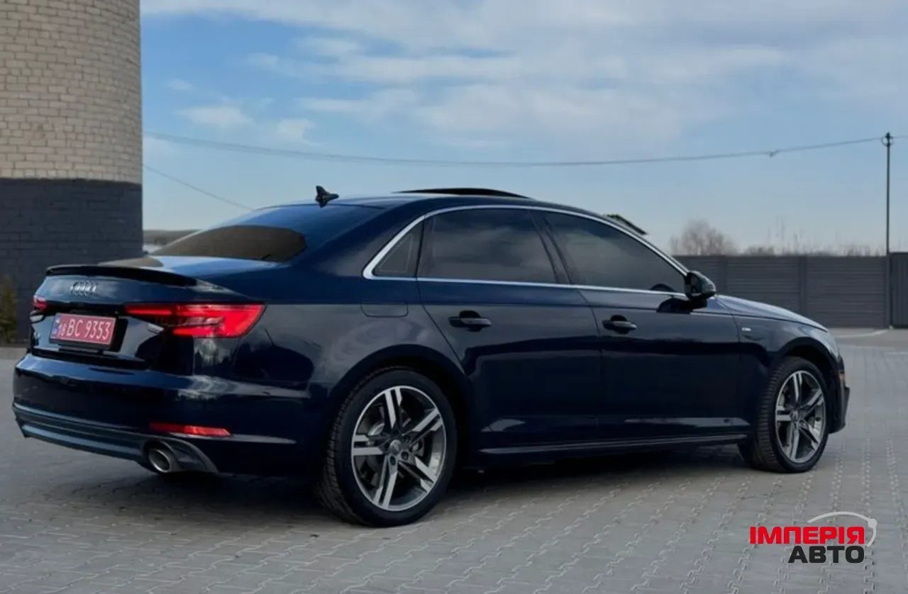 Audi A4 - фото 5