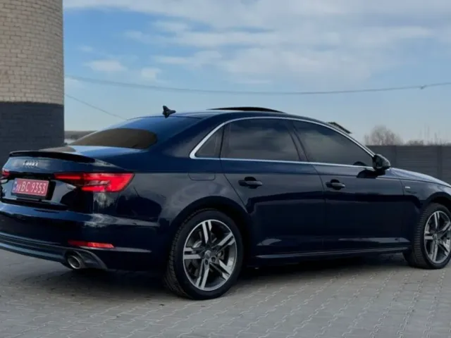 Audi A4 - фото 5