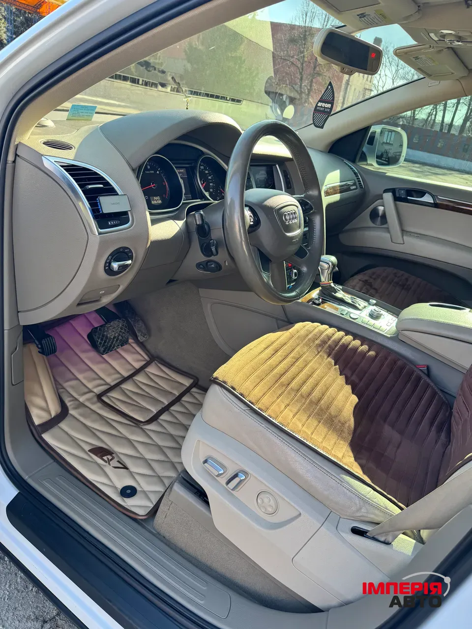 Audi Q7 - фото 30