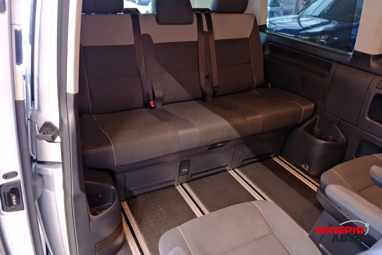 Volkswagen Multivan - фото 8