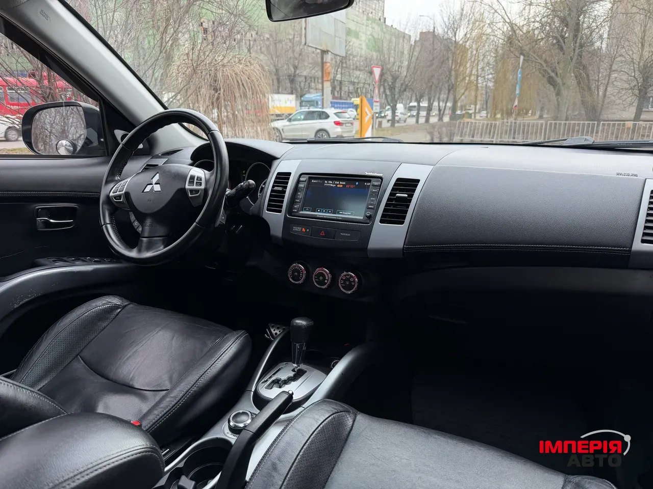 Mitsubishi Outlander - фото 12