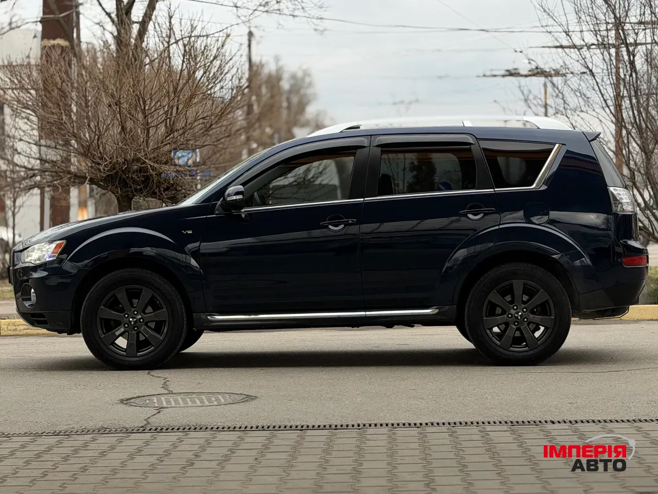 Mitsubishi Outlander - фото 2