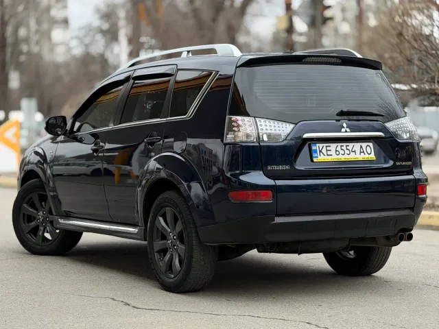 Mitsubishi Outlander - фото 3