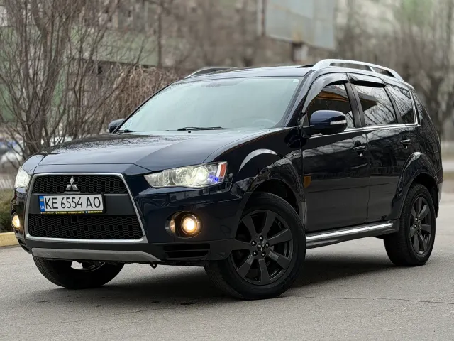 Mitsubishi Outlander - фото 1