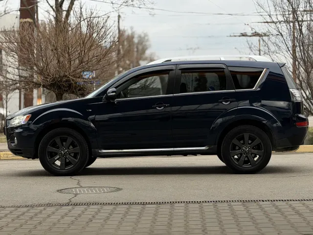 Mitsubishi Outlander - фото 2