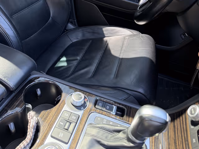 Volkswagen Touareg - фото 2